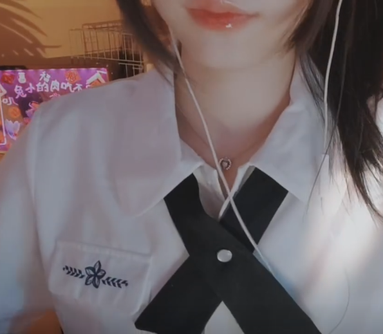 不吃肉的小兔叽 学生时代为学会的闺蜜画个超甜约会妆 1V143M百度盘