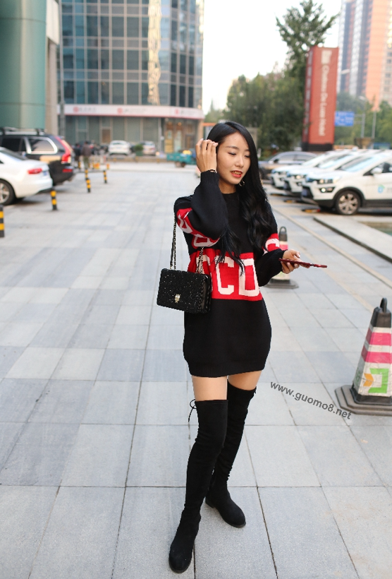 高颜值黑丝长腿嫩逼美模 蒂蒂 酒店大尺度掰逼私拍【990P826M】
