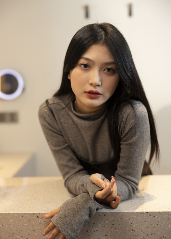【诗婷】清纯邻家大长腿妹妹，大尺度私拍 【238P699M】