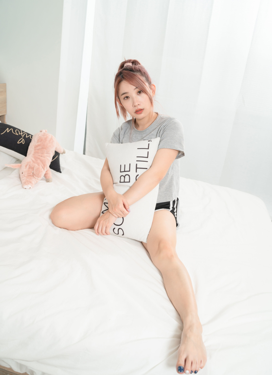 Limerence - 小只马Shine 筋开腰软秀裸足 【135P1V1.35G】