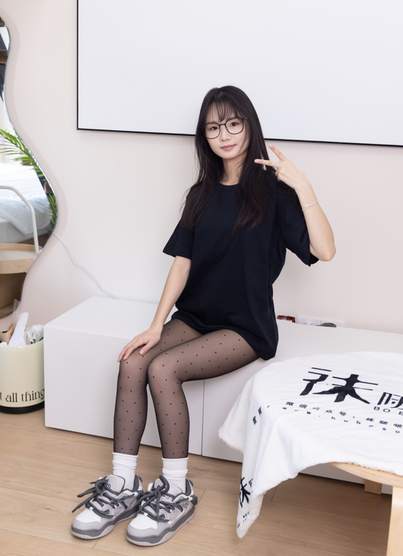 袜啵啵 - 甜甜圈 - 板鞋、白棉袜、波点黑丝 【145P1V1.5G】