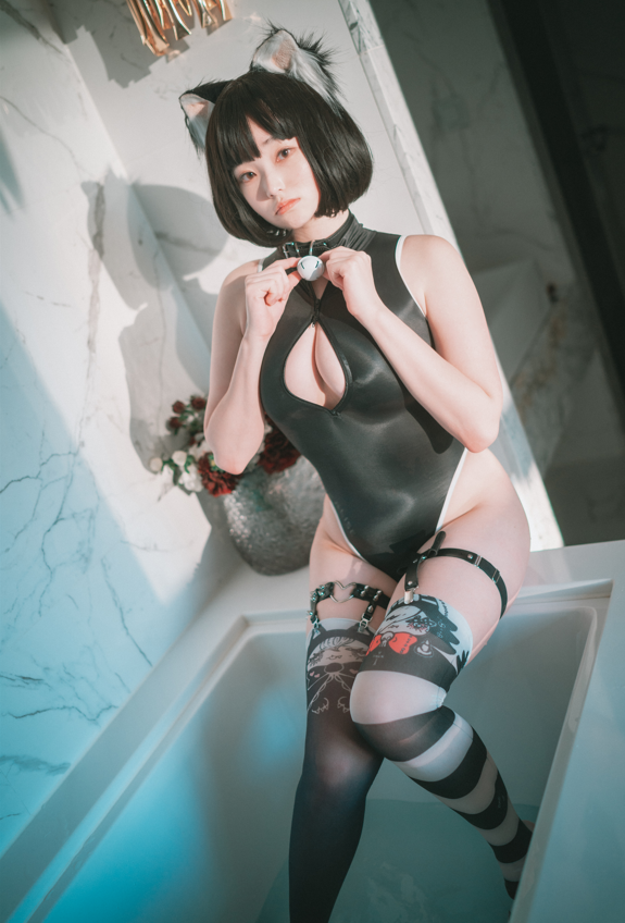 DJAWA Photo Bambi Le chat deteste la douche 【25P253M】