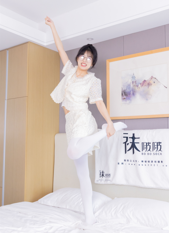 [BoBoSocks袜啵啵] NO.421 奶油-皮鞋、厚白丝、瑜伽动作时老头乐挠脚剧情（仅花絮版）【140P1V1.52G】