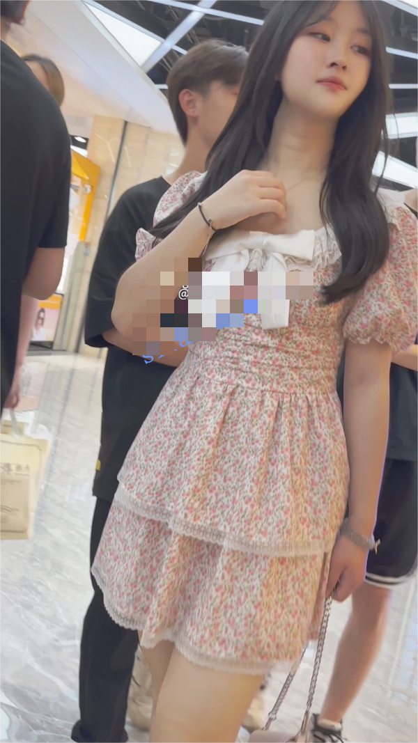【KFC】长裙女大学生和男友逛街。白色超薄内内前后CD 623M