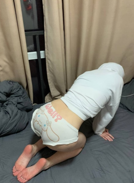 ✅清纯校花双马尾萝莉『ken』被金主爸爸啪啪调教，小巧的身材沉迷大屌 美妙后入Q弹蜜桃臀 小穴穴被爸爸精液灌满(46V)[2.6G