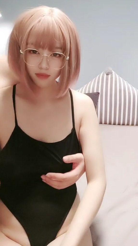 no.577 眼镜哥双飞两个粉嫩萌妹子 【1V 787MB】