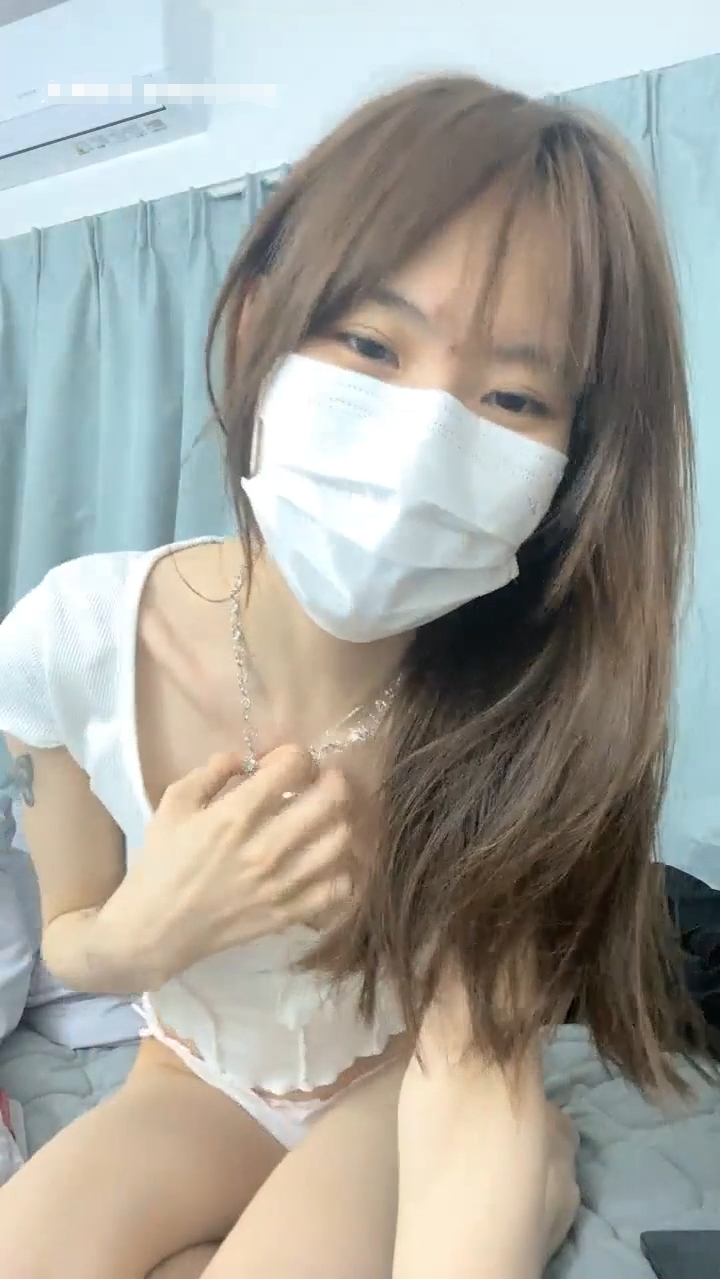 no.615 【少女和猫】学妹还贷偷偷播 【1V 746MB】