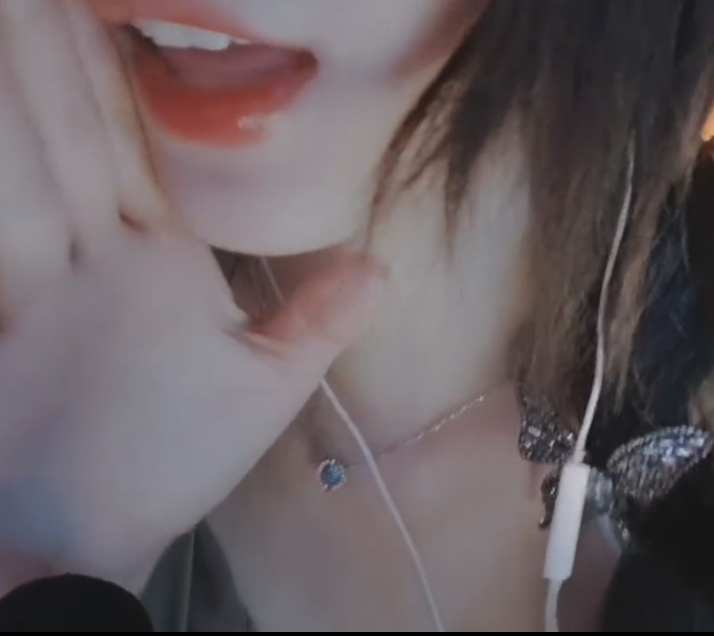 不吃肉的小兔叽    纯爱的少年时代 1V112M百度盘