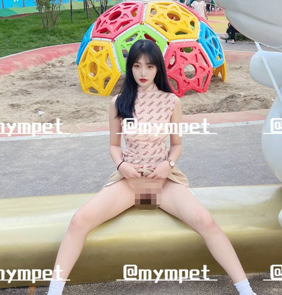 明星颜值露脸女神『MYMPET』被金主爸爸当成鸡巴套子，人前露出 遛狗调教啪啪