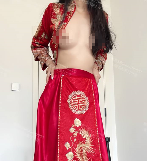 烧婊子 金秘书+虾米 5月露出裸舞喷尿福利