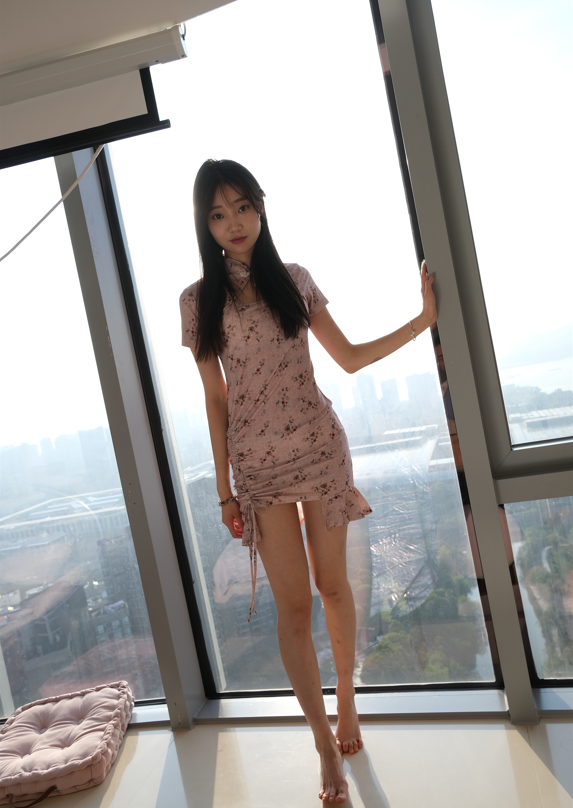 希威社高颜值美乳长腿女神 小初 大尺度露点福利私拍【287P2G】
