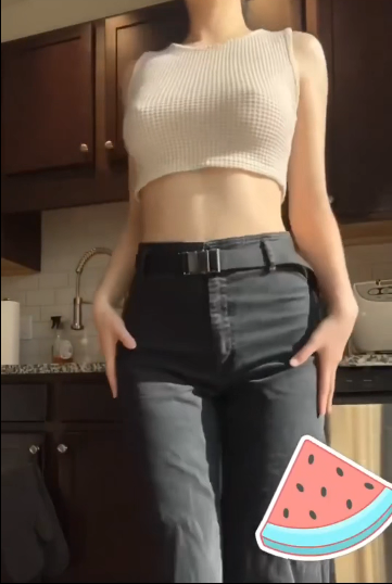 🥰彤彤Tongtongcome 大长腿白丝又纯又欲 顶级白虎美乳 玩穴自慰潮吹 1V243M百度盘