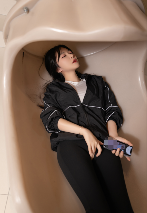 鱼子酱Fish- 【零碎】写真 玩具自慰露逼缝【132P1.2G】