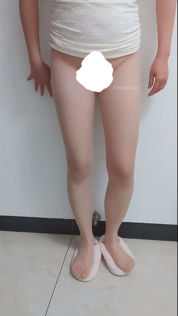 【新】快手福利对半微笑小叶子-高挑熟女自慰揉奶【10V】【1.1G百度云】