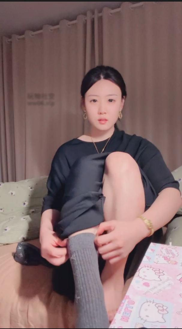 玩物直播夏主-20250321 红绿灯：贤妻把绿帽老公和他妈都调成贱狗（上）【1V】【678MB百度云】