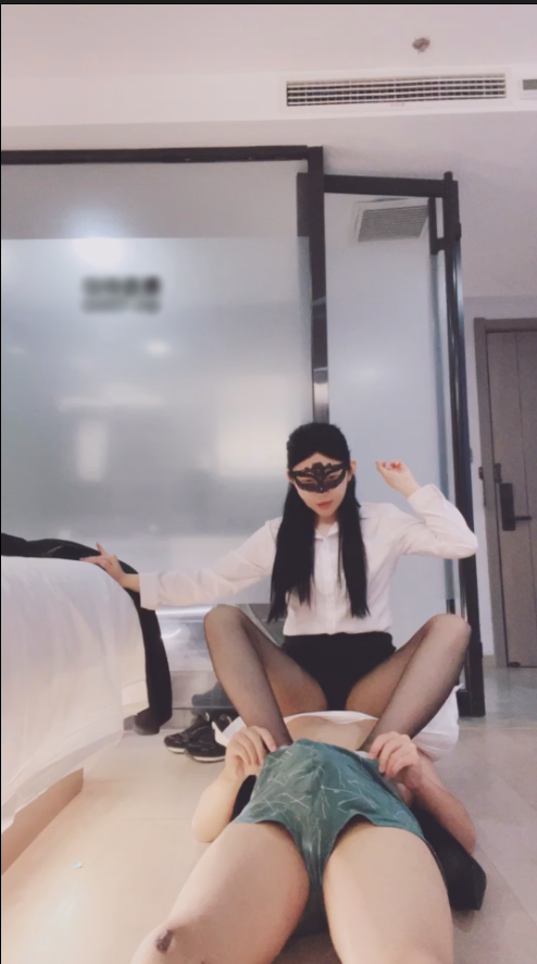 玩物直播古筝少女-2025-04-08黑丝高跟鞋足交调教：真人红绿灯丝足插马眼【1V】【659MB百度云】