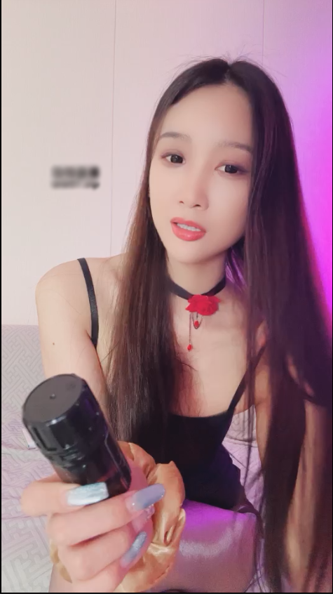 玩物直播猫神-2025-04-10第一视角裸足丝足脚底：红绿灯香水一直吸黑丝玩 弄辱妻【1V】【624MB百度云】