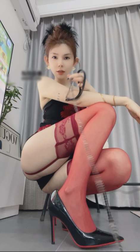 玩物直播欣妍-2025-04-05 丝袜高跟鞋浓痰口水：红绿灯节日合集【1V】【1.14G百度云】