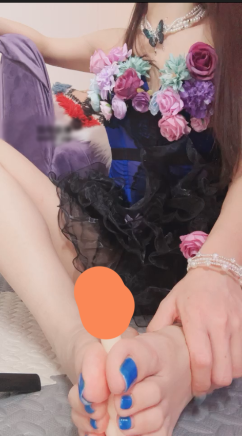 玩物直播猫神-2025-04-11第一视角高跟鞋足交：红绿灯裸足寸止【1V】【619MB百度云】