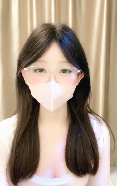 极品眼镜主播-蓝川诗诗 自慰大秀（2V,2.3G）