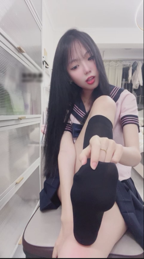 玩物直播女神mio-20250508 第一视角-黑丝小皮鞋口水榨【1V】【730MB百度云】