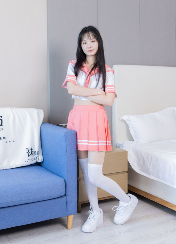 [BoBoSocks袜啵啵] NO.429 甜甜圈 - 板鞋、白棉袜、过膝白棉袜（花絮版）【159P1V1.8G】