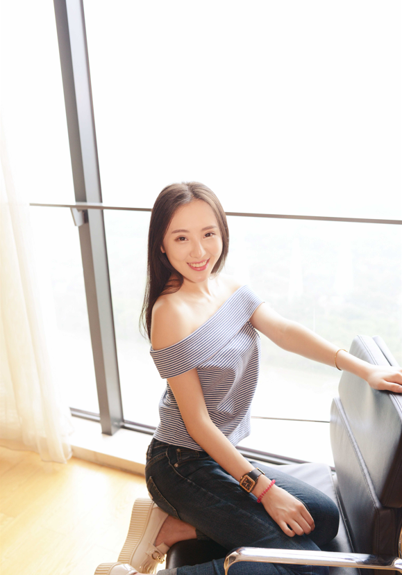 S级高颜值粉逼长腿国模女神 李诗 大尺度露点私拍【206P330M】