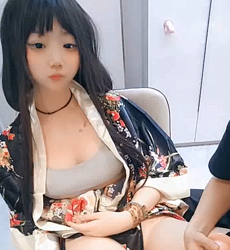 06骚母狗让好大哥调教玩弄，全程露脸黑丝情趣装，让大哥吃奶抠逼道具抽插，深喉大鸡巴，多体位爆草蹂躏刺激