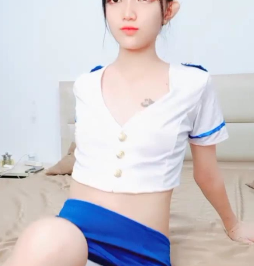 ❤️√ 极品娇小身材却很骚小美女，情趣制服大战面罩男，撩起裙子自摸小穴，骑乘进出爆插，边操边自己揉搓阴蒂 [701 M