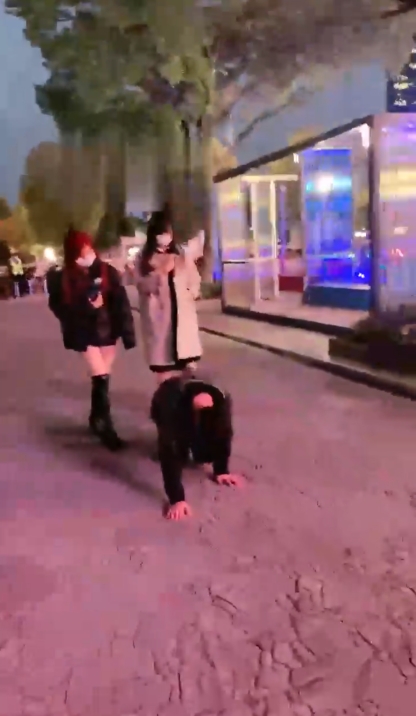网红-礼A礼A大A人_双女A主羞A饭桌A下A的狗_2-1v500mb