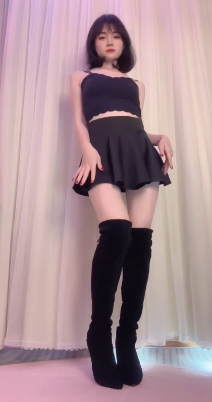174 【快手】高挑丝袜御姐美女『米雅』全包黑丝裸舞骚气蝴蝶逼特写自慰高潮抽搐喷水 4V