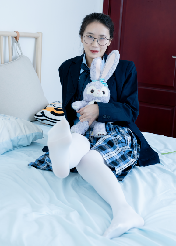 物恋传媒 NO.2244 菜菜 - 皮鞋、厚白丝、jk制服、皮筋绑脚 【160P1V5.06G】