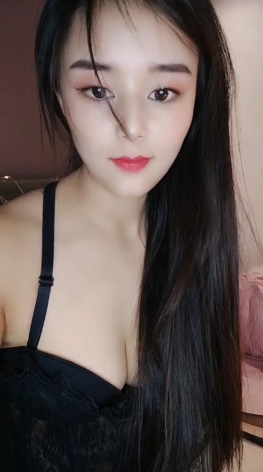399 黑丝吊带美少妇，约粉丝在家操逼