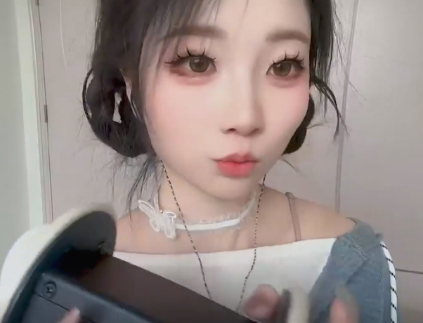白桃子 舔耳略略略  1V255M百度盘