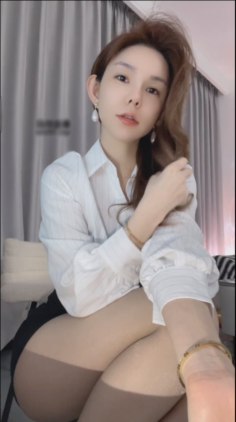 玩物直播欣妍大大-2025-04-10第一视角肉丝高跟鞋脚底：红绿灯0L严厉女上司的狗【1V】【837MB百度云】