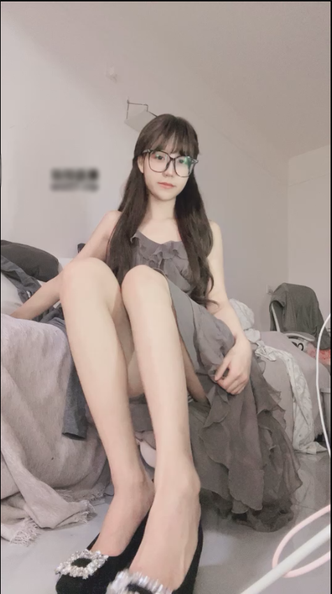 玩物直播鹿可-2025-04-12第一视角裸足脚底红绿 灯：高跟鞋做爱【1V】【669MB百度云】