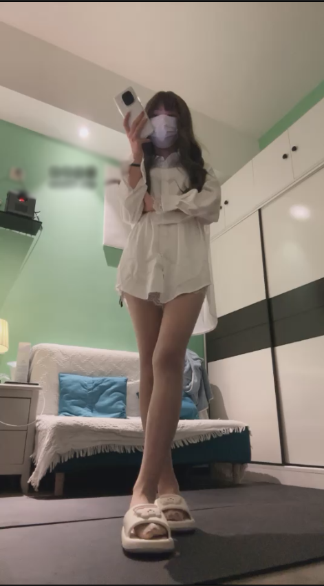 玩物直播一唯-2025-04-14肉丝舔脚腋下臀榨膀下室息：后妈的把柄【1V】【631MB百度云】