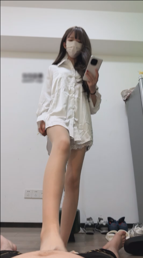 玩物直播一唯-2025-04-14肉丝舔脚腋下臀榨膀下室息：后妈的把柄【1V】【631MB百度云】