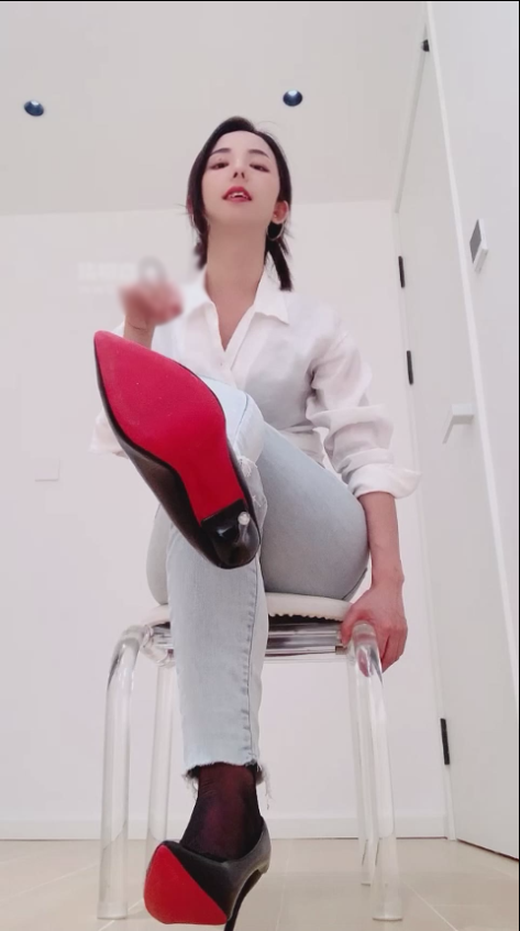 玩物直播伊柔S 20250603 第一视角-在职场被女领导霸凌【1V】【908MB百度云】