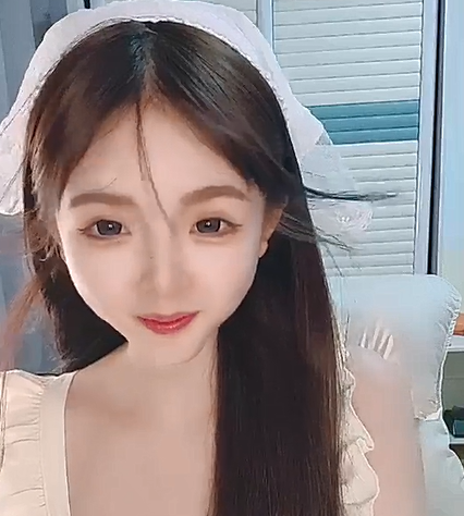 【小懒猫】甜美校花!强强连手闺蜜妍妍酱裸舞道具喷水
