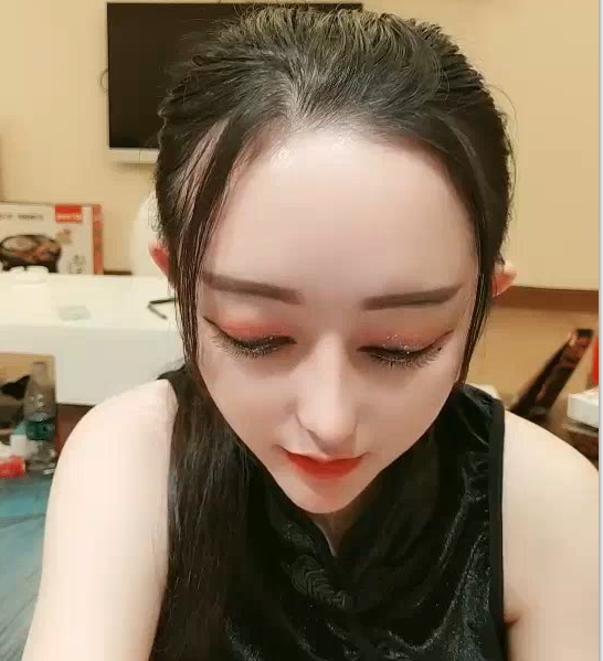 直播–主播很像热巴合集-3.1V2600mb