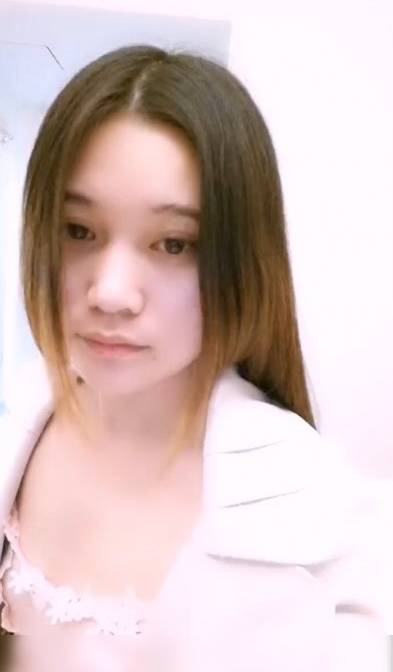 剧情–刘婷是演绎借口不会用遥控器A服务员小胖进房间扑倒1V420mb