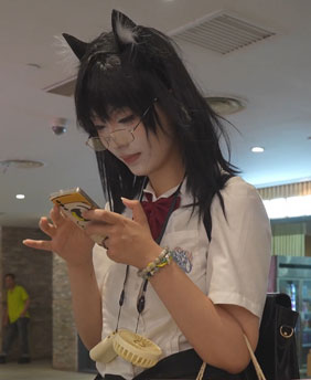抄底制服jk眼镜娘无内逛街..丰满肉臀弯腰 576m