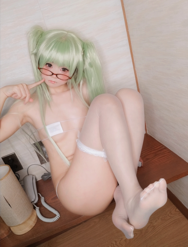 NO.1880 萝莉coser YaoYaoQwQ - 初音未来 【129P 224MB】