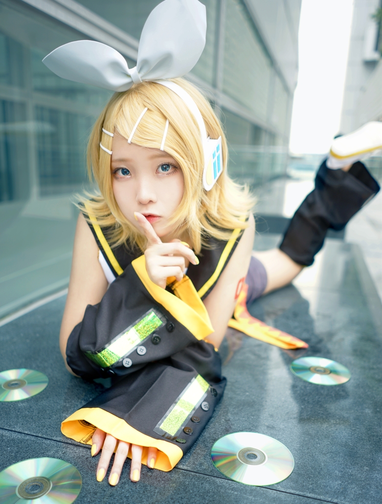 no.2030 RiRi - KagamineRin cosplay 【24P 250MB】