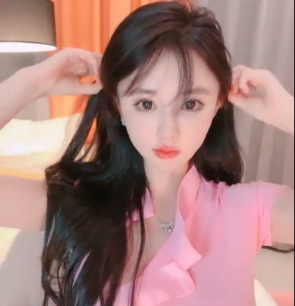 秀-网红美女肉丝灰丝裸足嘿丝包臀裙粉嫩C丁扣G水流K喘A呻1V1300mb