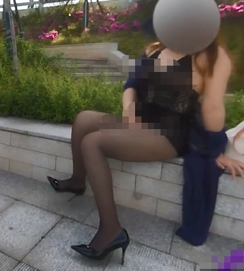 1004 硬核户外真实勾引骚女【性感小猫咪】，在路边被男人肏，被路过的人看见5v