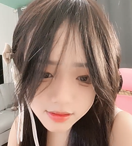 半糖童颜巨乳狐狸精奶心裸舞足交粉穴抠逼自慰录制