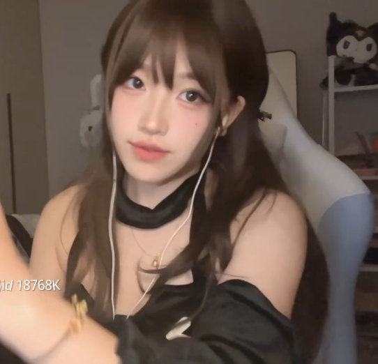 璐璐哄睡屋 辱骂+戳眼  1V428M百度盘