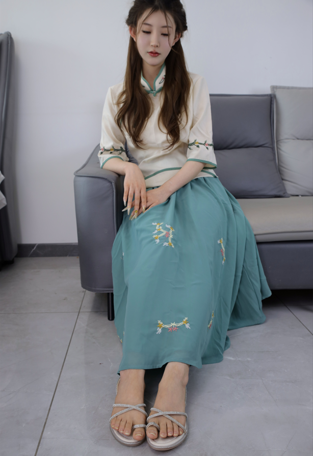 绮梦摄影 - 婷婷 - 可爱古风裸足美腿 【330P1V2.4G】